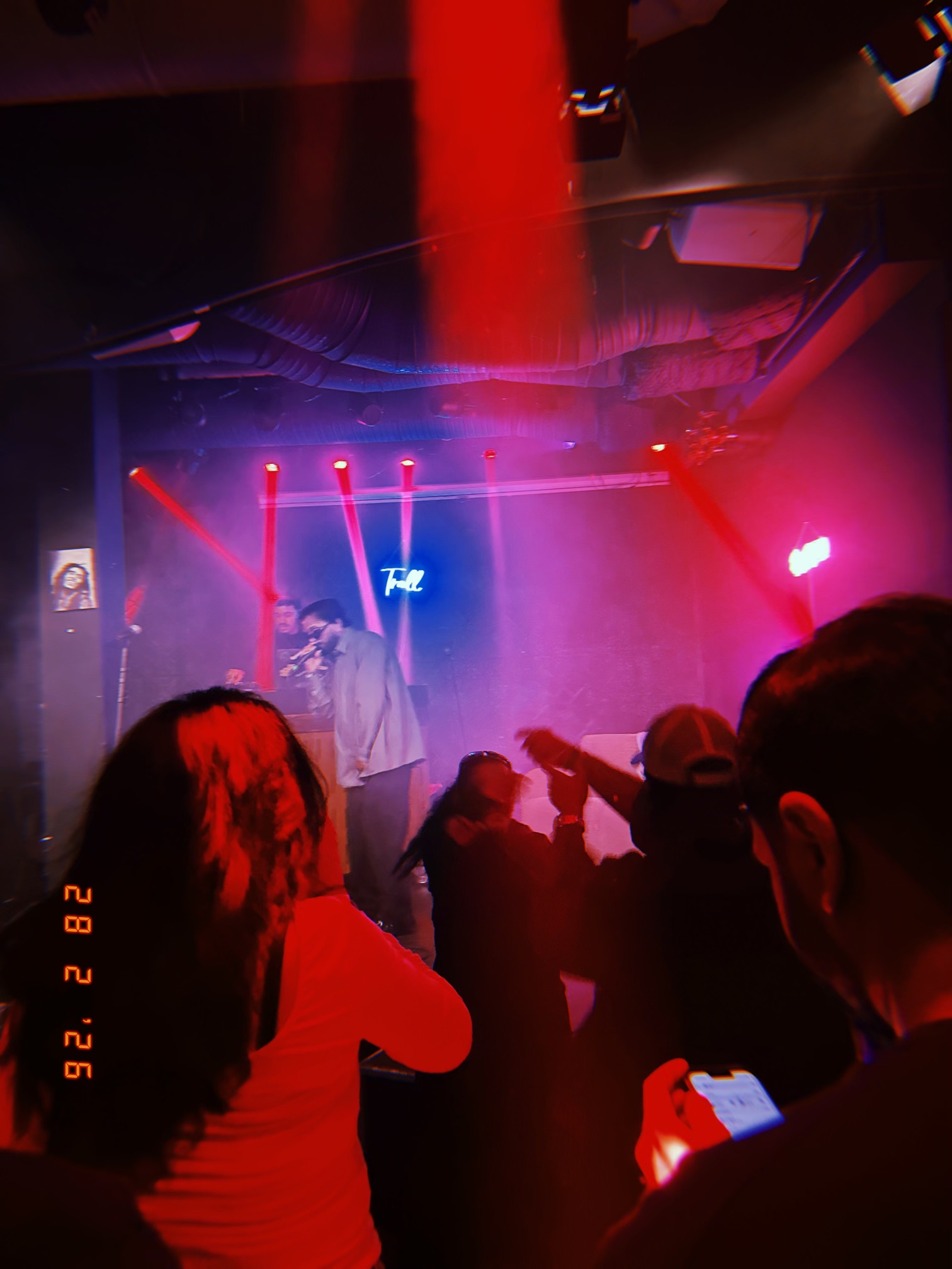 Aiyo Rasa under en liveopptreden